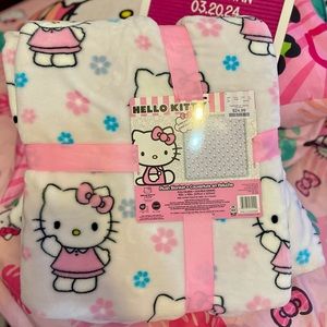 BNWT Hello Kitty Spring Queen Blanket